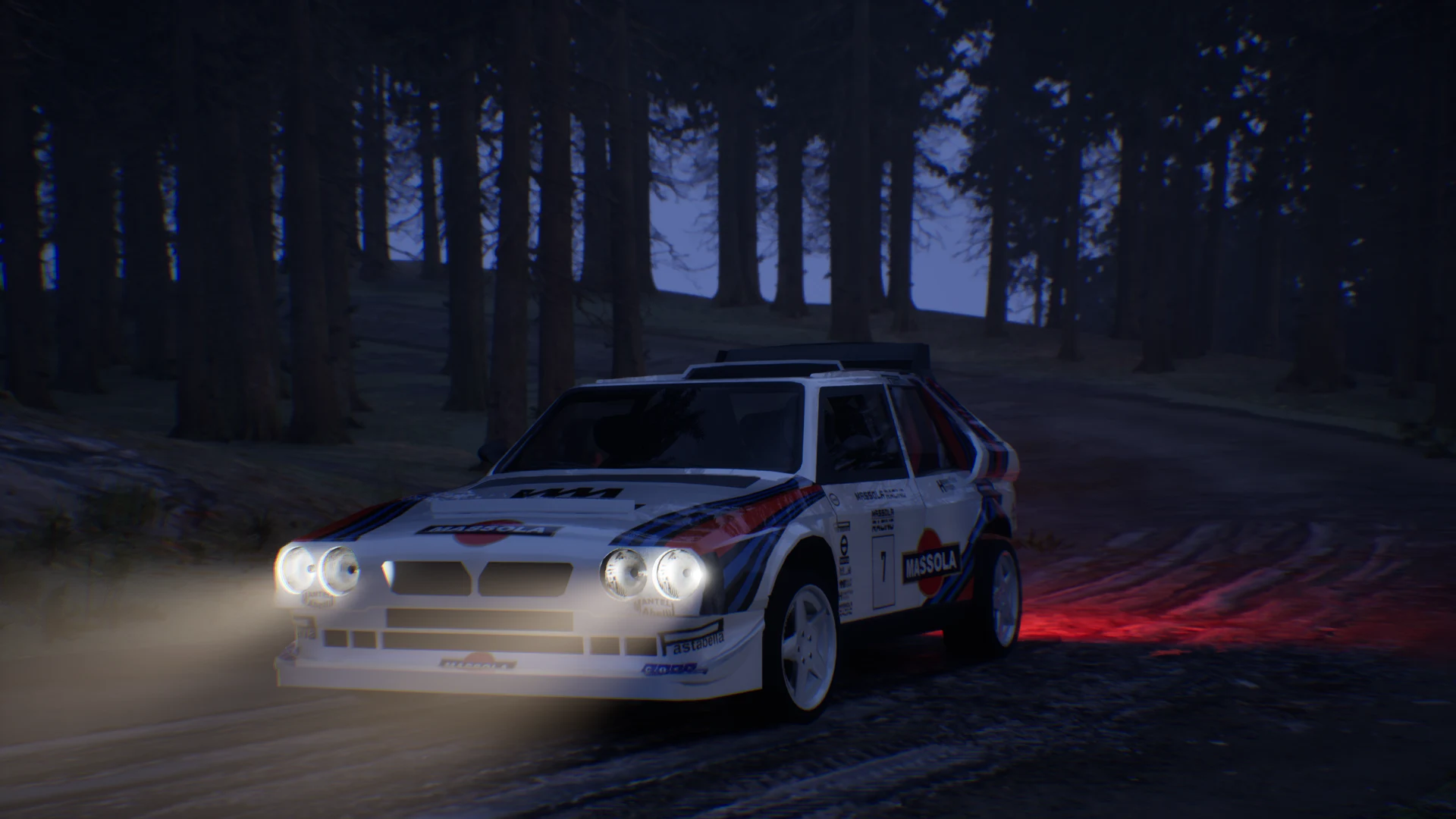 夜行 · 低机位 / Night run · low angle